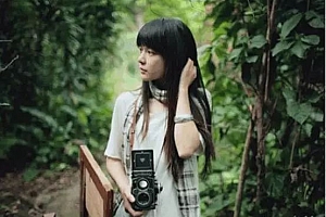 缅甸少女游中国,穿着朴素全程拍照,拿着钱却不敢在中国消费