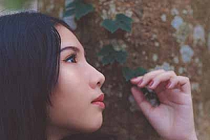 女生发哭笑表情怎么回复 女生发哭笑表情是什么意思