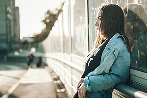 聊天中女生总是发表情是好是坏?教你如何机智回复