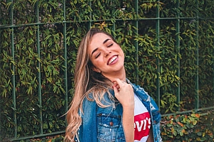 聊天时怎样逗女孩子开心?教你3个屡试不爽的小套路(收藏备用)!